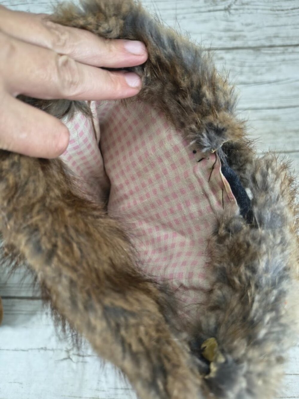Handmade Native American Beaded Fur Mocassin Boots - Picture 5 of 11